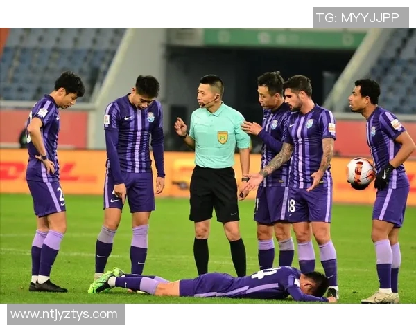 中国足球明星因违规行为遭重罚引发舆论热议与反思 中国足球明星因违规行为遭重罚引发舆论热议与反思