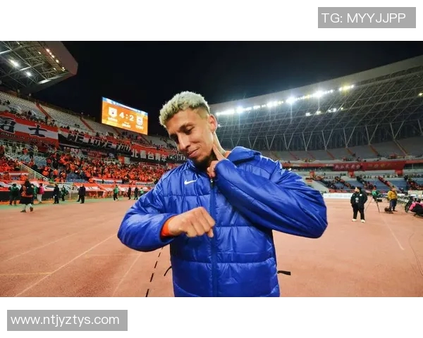 打耳环的足球明星们如何在场上展现个性与风采 打耳环的足球明星们如何在场上展现个性与风采