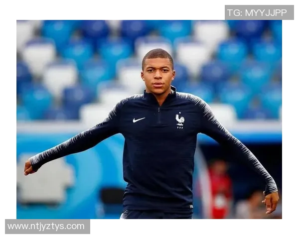 揭开最假的足球明星真相背后的虚假光环与真实实力的对比 揭开最假的足球明星真相背后的虚假光环与真实实力的对比